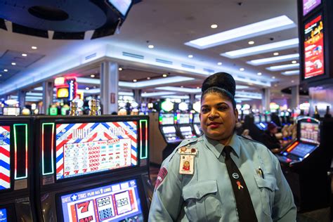 resorts world casino security salary.